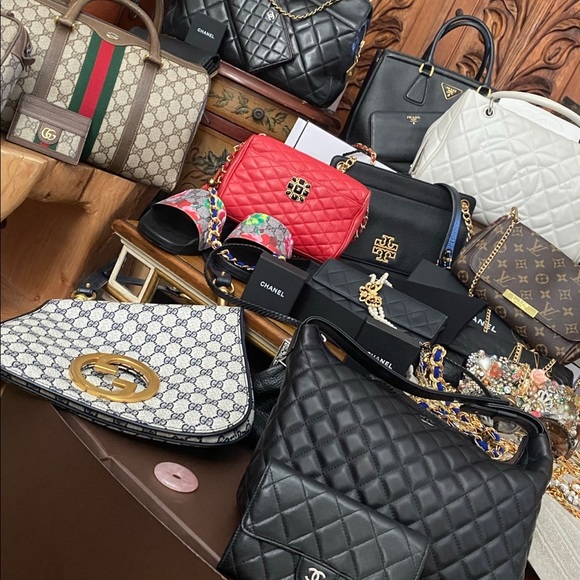 🌹 💯% CHANEL ~ SATCHEL🌹Wallet SOLD SEPARATELY - Picture 16 of 16